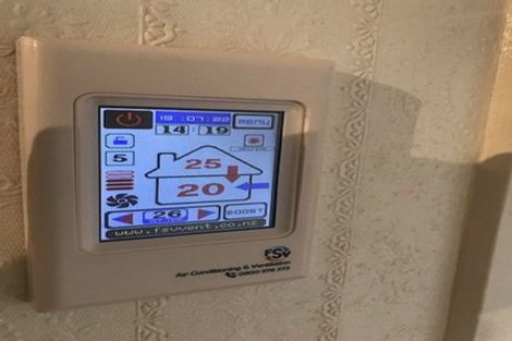 Photo of property in 53 Neal Avenue, Glenfield, Auckland, 0629