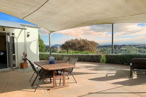 Photo of property in 15 Woodford Heights, Havelock North, 4130