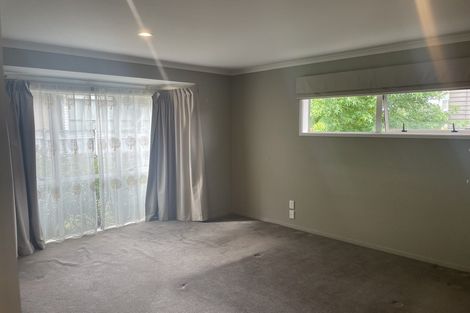 Photo of property in 4 Ravine Lane, Oteha, Auckland, 0632