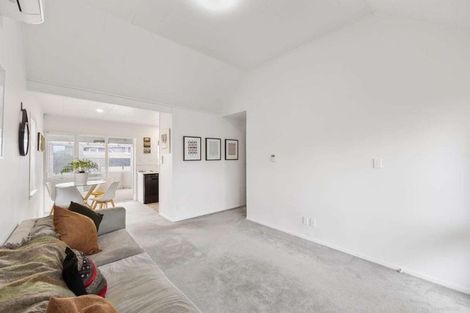 Photo of property in 52o Pilkington Road, Panmure, Auckland, 1072