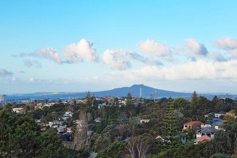 Photo of property in 315 Glenfield Road, Glenfield, Auckland, 0629