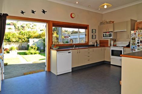 Photo of property in 132 Surrey Street, Forbury, Dunedin, 9012