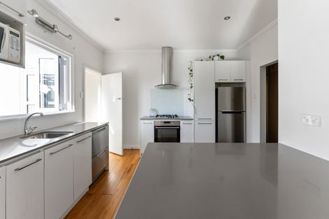 Photo of property in 384 Devon Street West, Lynmouth, New Plymouth, 4310