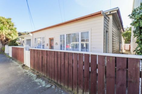 Photo of property in 28 Luxford Street, Berhampore, Wellington, 6023