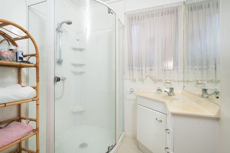 Photo of property in 6 Pankhurst Place, Sunnyvale, Auckland, 0612