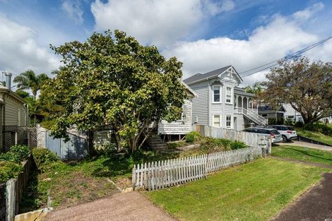 Photo of property in 19 Saint Leonards Road, Devonport, Auckland, 0624