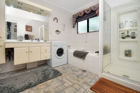 Photo of property in 105 Luckens Road, West Harbour, Auckland, 0618