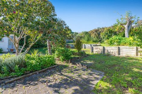 Photo of property in 43 Surf Road, Stanmore Bay, Whangaparaoa, 0932