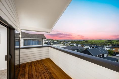 Photo of property in 15 Kumukumu Road, Long Bay, Auckland, 0630