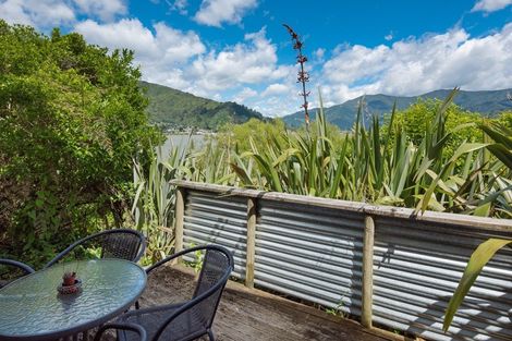 Photo of property in 135 Queen Charlotte Drive, Havelock, Picton, 7281