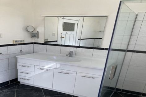 Photo of property in 1/46 Old Lake Road, Narrow Neck, Auckland, 0624