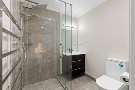 Photo of property in 4 Cyprus Place, Fitzherbert, Palmerston North, 4410