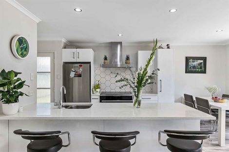 Photo of property in 6 Glastron Place, Bayview, Auckland, 0629