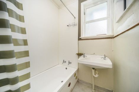 Photo of property in 2 Manchester Street, Takaro, Palmerston North, 4412