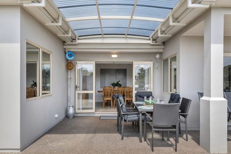 Photo of property in 8 Stonedge Lane, Rosedale, Auckland, 0632