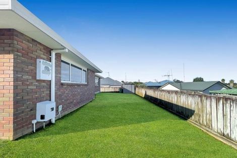 Photo of property in 8 Hollinger Place, Nawton, Hamilton, 3200