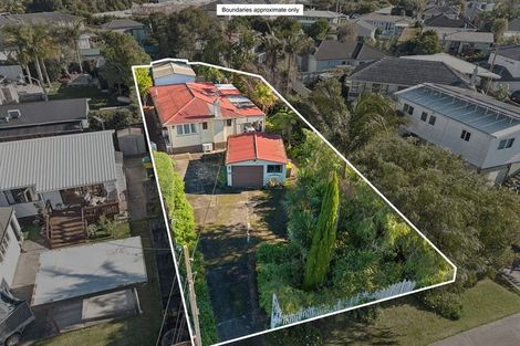 Photo of property in 13 Ward Crescent, Te Atatu Peninsula, Auckland, 0610