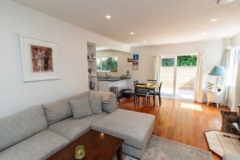 Photo of property in 68 Newlands Road, Newlands, Wellington, 6037