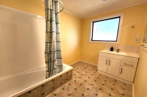 Photo of property in 39a Sturges Road, Henderson, Auckland, 0612