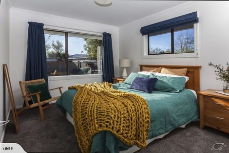 Photo of property in 2/320 Memorial Avenue, Burnside, Christchurch, 8053