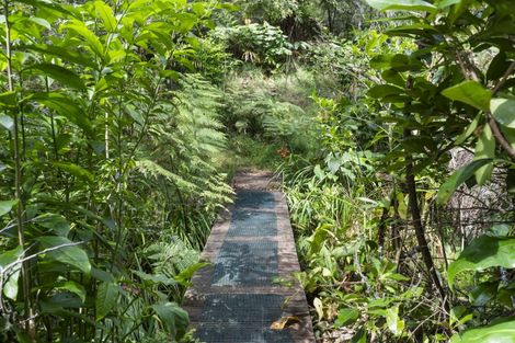 Photo of property in 126 Candia Road, Henderson Valley, Auckland, 0614