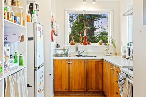 Photo of property in 14 Yeovil Road, Te Atatu Peninsula, Auckland, 0610