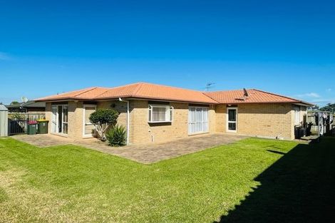 Photo of property in 15 Newbegin Place, Weymouth, Auckland, 2103