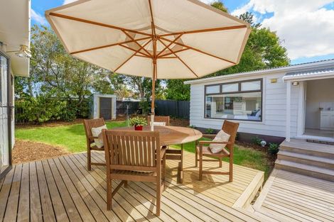 Photo of property in 124 Archibald Road, Kelston, Auckland, 0602