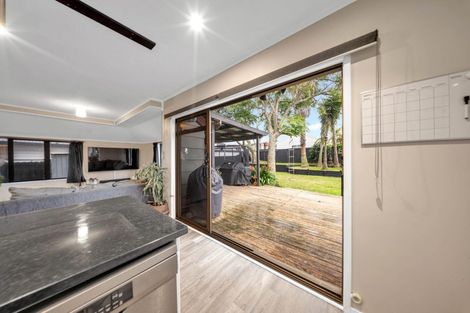 Photo of property in 5 Leven Lane, Totara Heights, Auckland, 2105