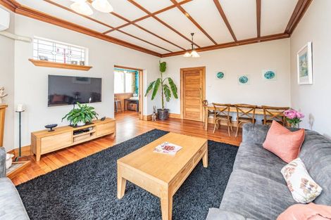 Photo of property in 1 Chester Street, Waverley, 4510