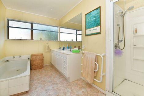 Photo of property in 17 Polkinghorne Drive, Manly, Whangaparaoa, 0930