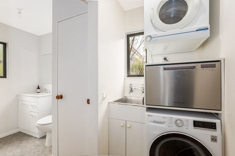 Photo of property in 105 Marine Parade, Eastbourne, Lower Hutt, 5013