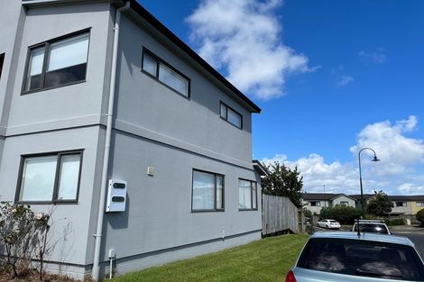 Photo of property in 23 Spalding Rise, Golflands, Auckland, 2013