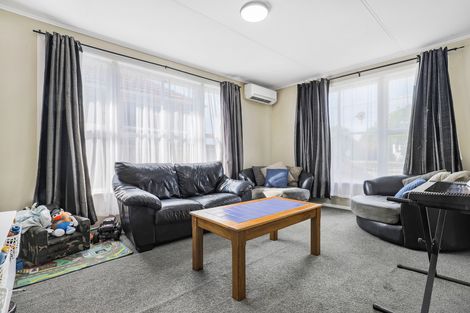 Photo of property in 25 Arimu Road, Papakura, 2110