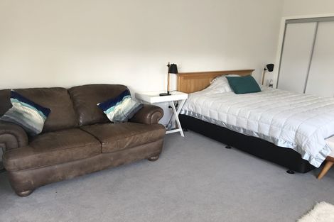 Photo of property in 15 Old Lake Road, Narrow Neck, Auckland, 0624