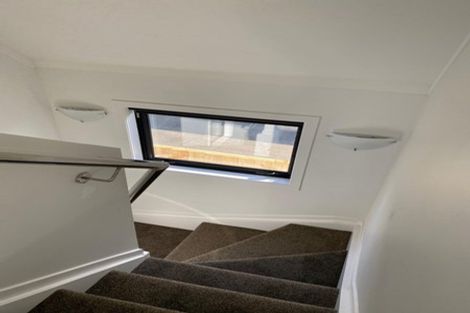 Photo of property in 15 Kiernan Place, Kelston, Auckland, 0602