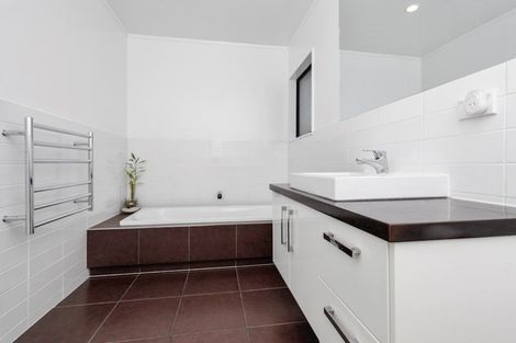Photo of property in 33 D'oyly Drive, Stanmore Bay, Whangaparaoa, 0932