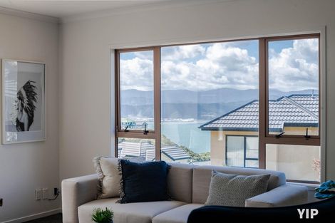 Photo of property in 37 Dress Circle, Newlands, Wellington, 6037