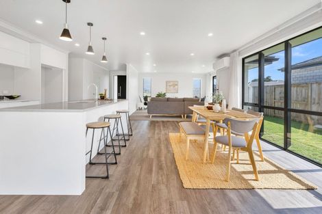 Photo of property in 63 Kaurinui Crescent, One Tree Point, 0118