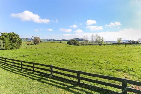 Photo of property in 14 Brewster Road, Pukekawa, Tuakau, 2696