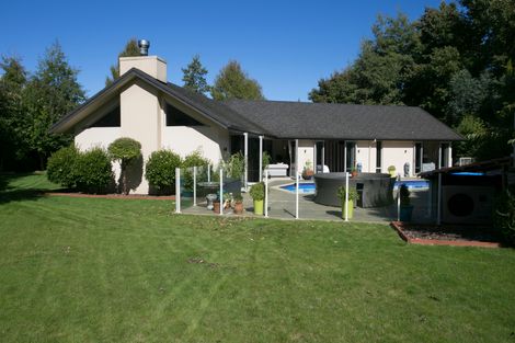 Photo of property in 5 Cameron Drive, Acacia Bay, Taupo, 3385