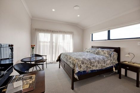 Photo of property in 630 South Road, Omata, New Plymouth, 4374