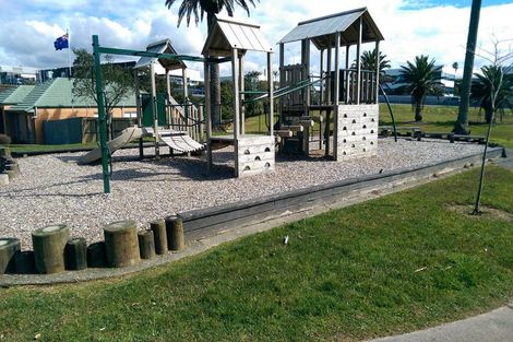 Photo of property in 64 Black Teal Close, Unsworth Heights, Auckland, 0632