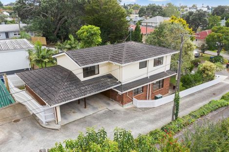 Photo of property in 8a Wendell Place, Greenlane, Auckland, 1061