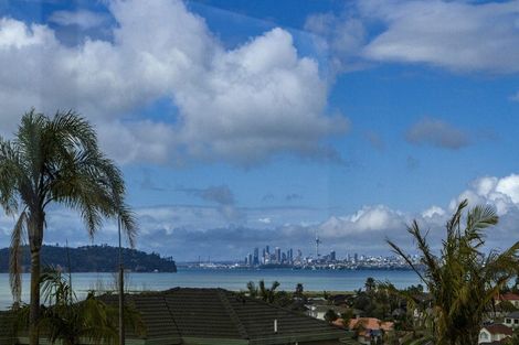 Photo of property in 5 Tornado Place, West Harbour, Auckland, 0618