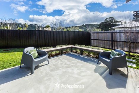 Photo of property in 5 Nikau Lane, Timberlea, Upper Hutt, 5018