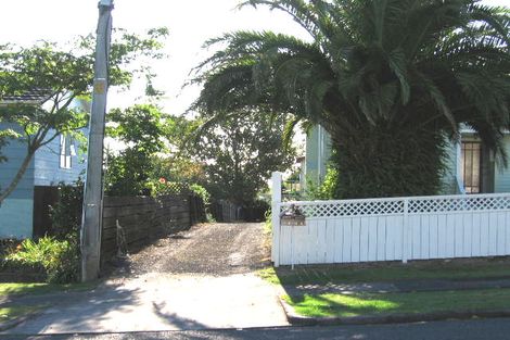 Photo of property in 1/18 Craigbank Avenue, New Lynn, Auckland, 0600