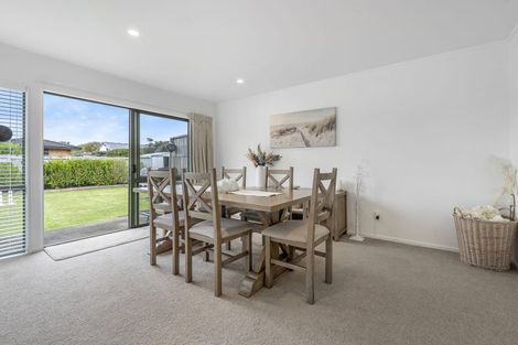 Photo of property in 22 Lakeside Drive, Orewa, 0931