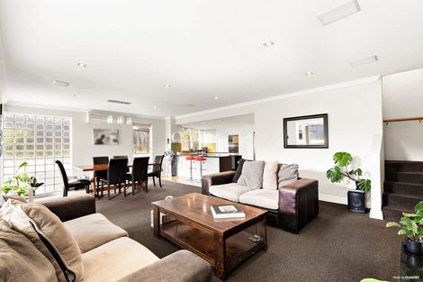 Photo of property in 8a Oteha Valley Road, Northcross, Auckland, 0632