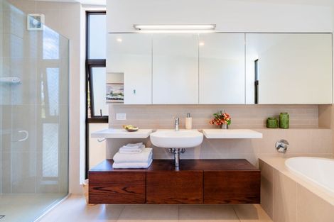 Photo of property in 142 Lake Crescent, Hamilton Lake, Hamilton, 3204